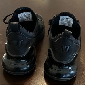 Previously worn kids Air Max size 6.  Will fit women size 7.5